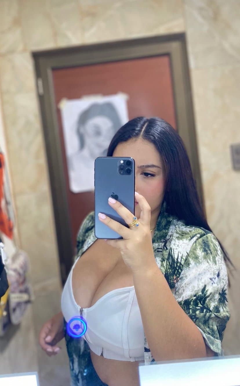 Young girl with Giants tits