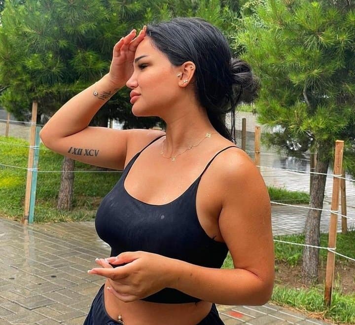 Sexy glamour feet pedicure woman sexy tits