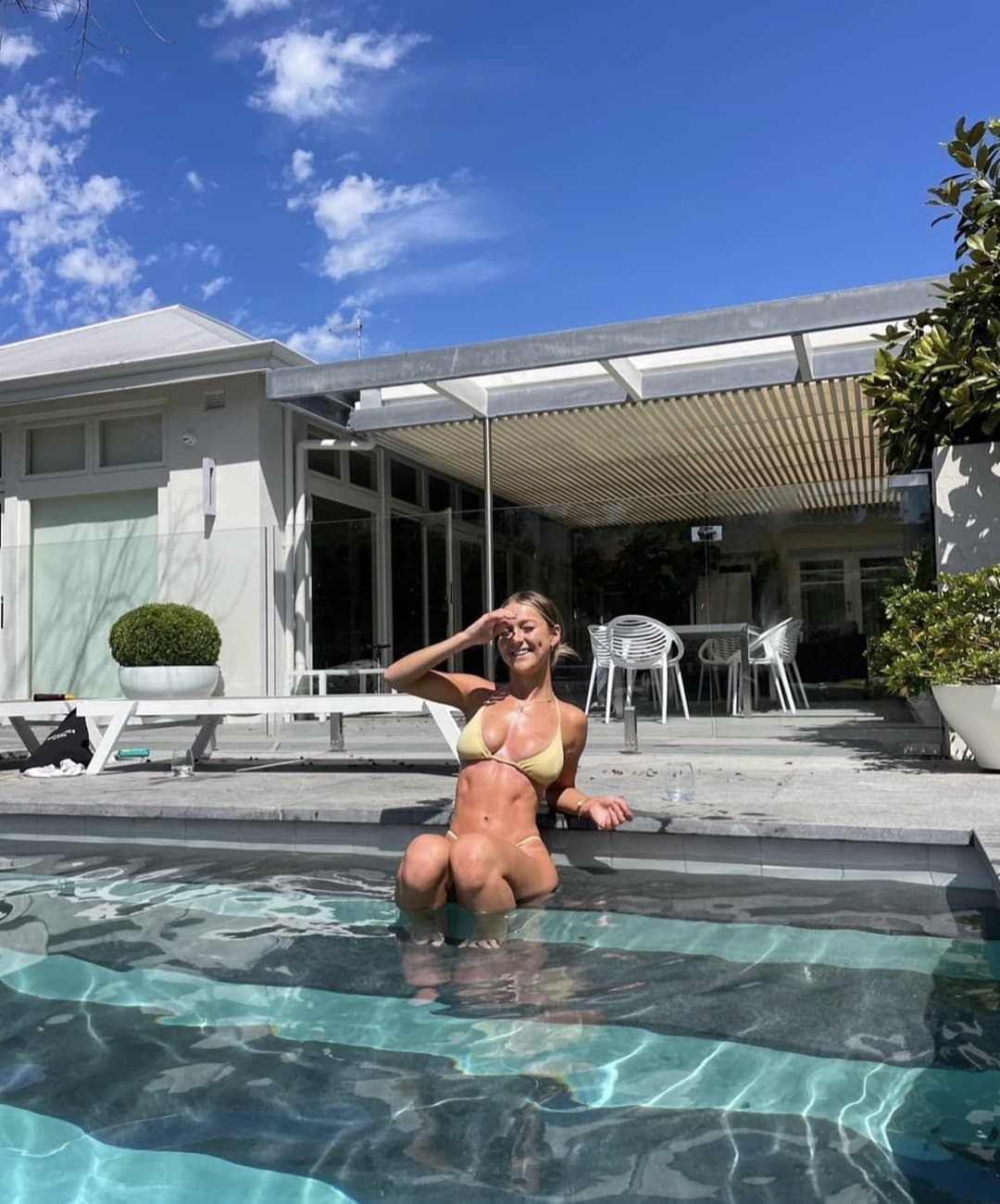 Aussie Slut Remy Loves to Show Off