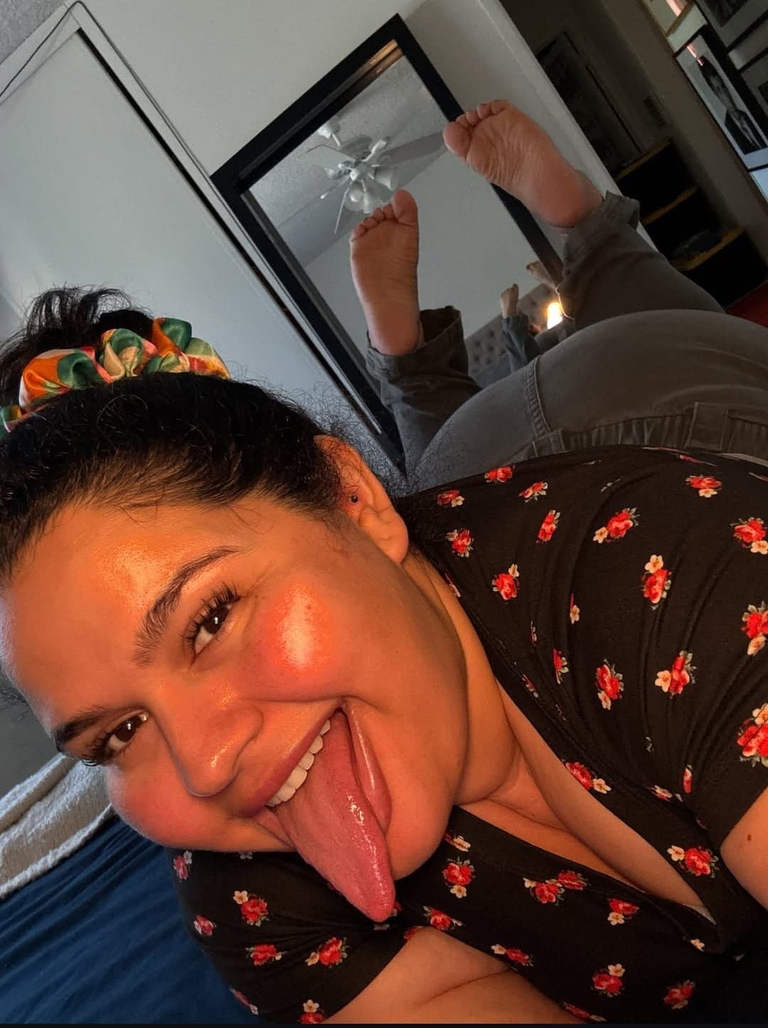 Ass x feet view ????