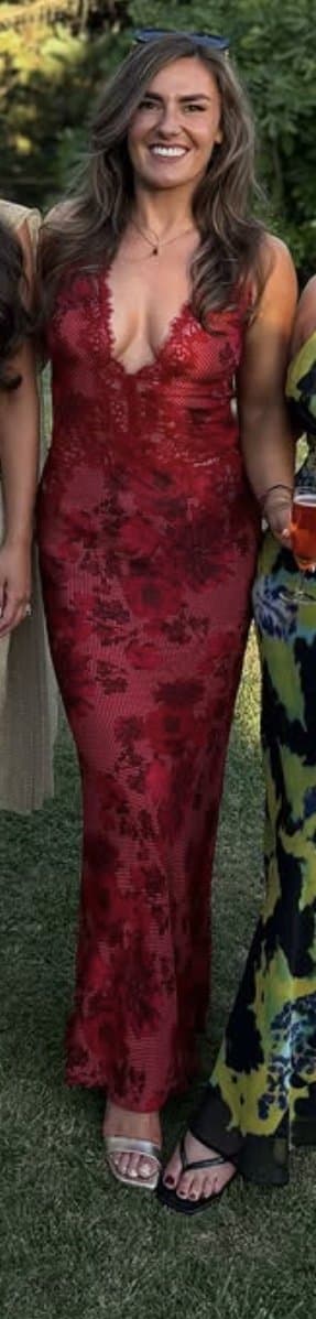 Add me to fantasise about big black sweaty dicks and this goddesses feet. Kik: buddyheelz