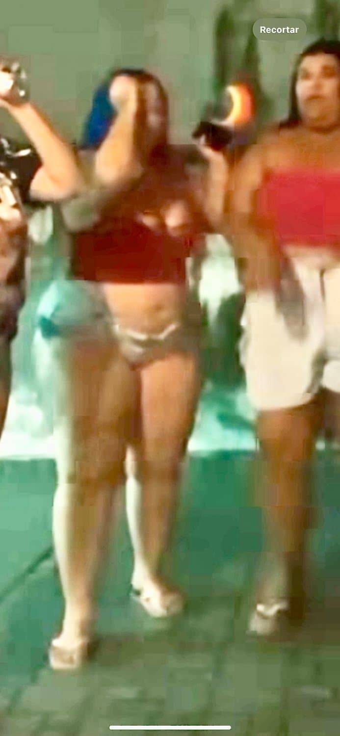 Click to view full size Agatha peninga - Puta da quebrada ??