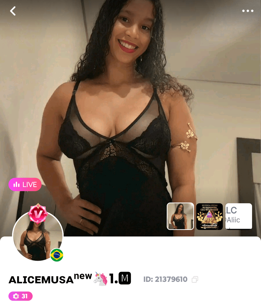 Puta casada se exibindo na live, ela tá ao vivo agora. Vem ver ela, link nos comentários