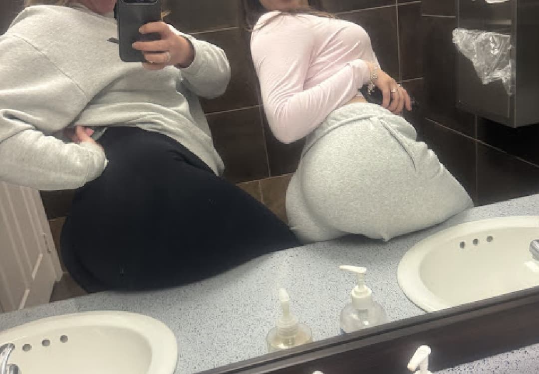 Comment whose ass is better? Moms or my sister