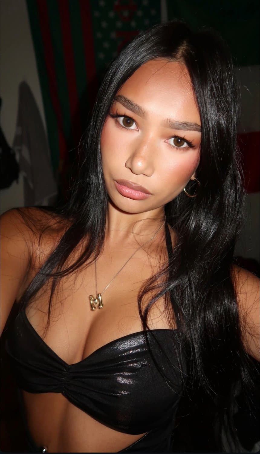 Click to view full size *RARE* Asian Instagram Model’s LEAKED TITS! ??? Check the necklace! Save while you can! ???
