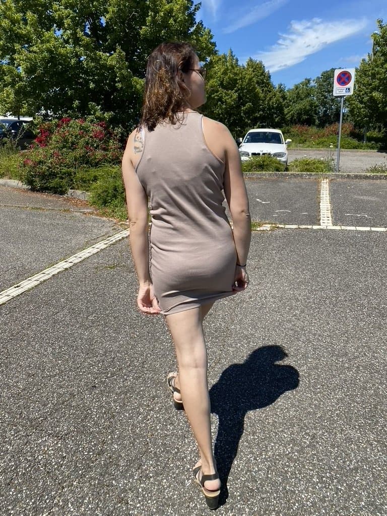 Sofia, 26, from France. Her hubby wan to be humilated