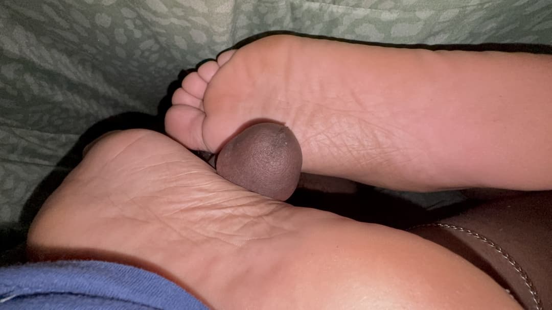 My wife giving me a mind blowing sideways solejob