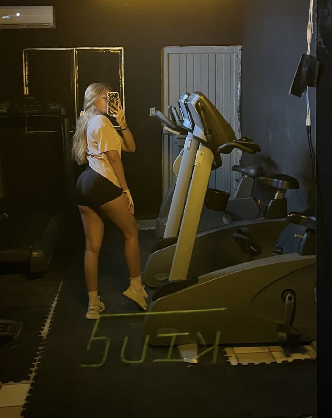 Flaquita blanca culona - Viviana Merced