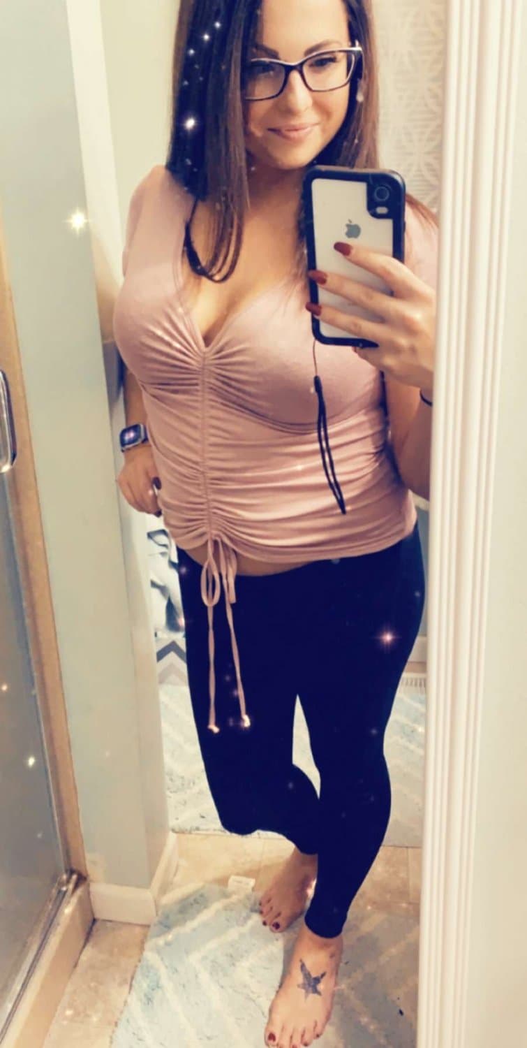 Amateur MILF with a fat pussy and pretty feet taking a bubble bath