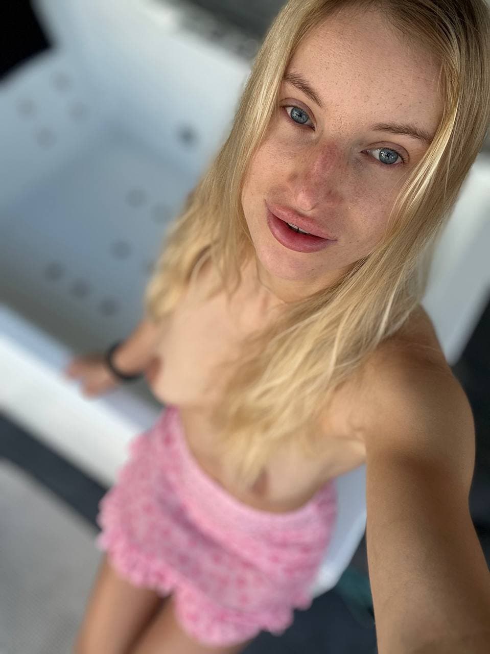 Pick my toy: 1) Vibrator 2) Dildo 3) Your imagination ?