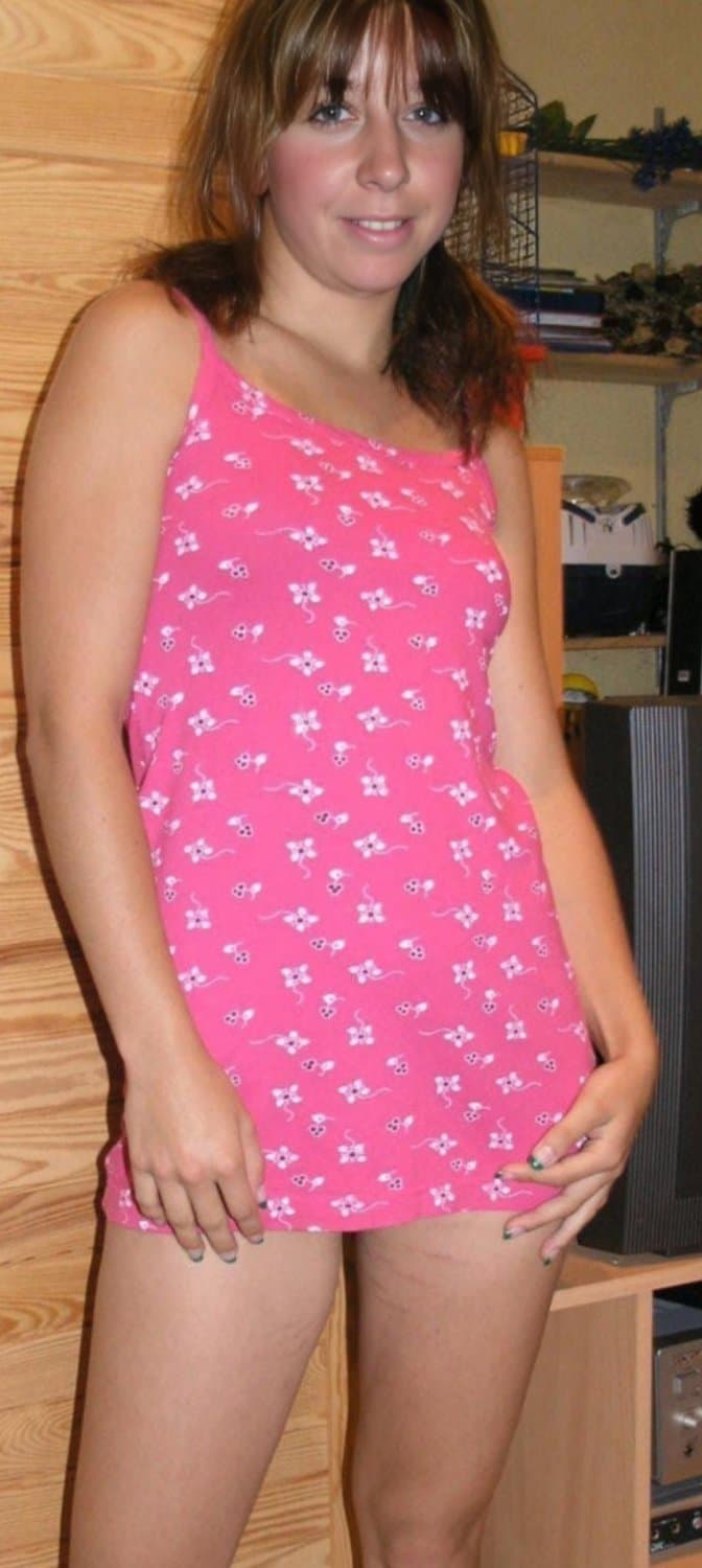 Alicia la mujer de un amigo encontré estás fotos en el móvil del amigo cuando lo arregle...