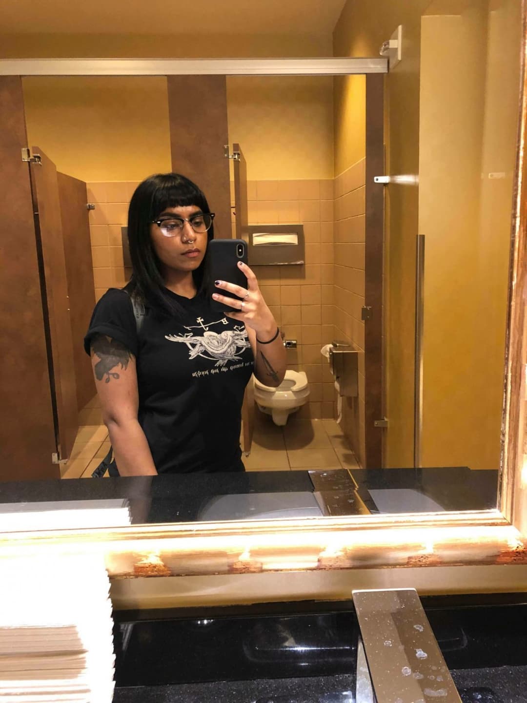 broun girl shoe her sexy curvy body sexy mall