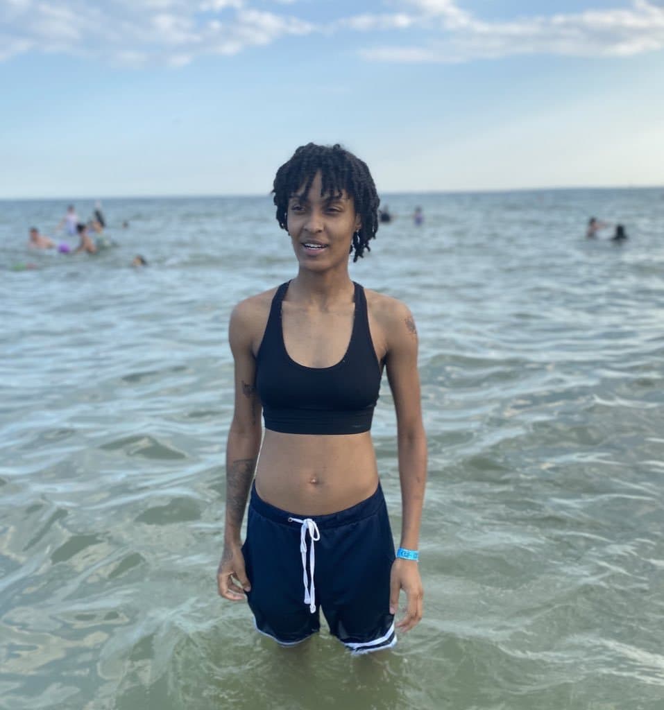 Light Skin Stud Dyke Red