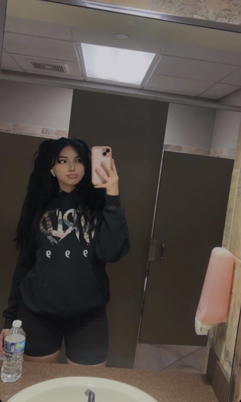 Snowbunny bitch Cat only lets black clap those big buttcheeks