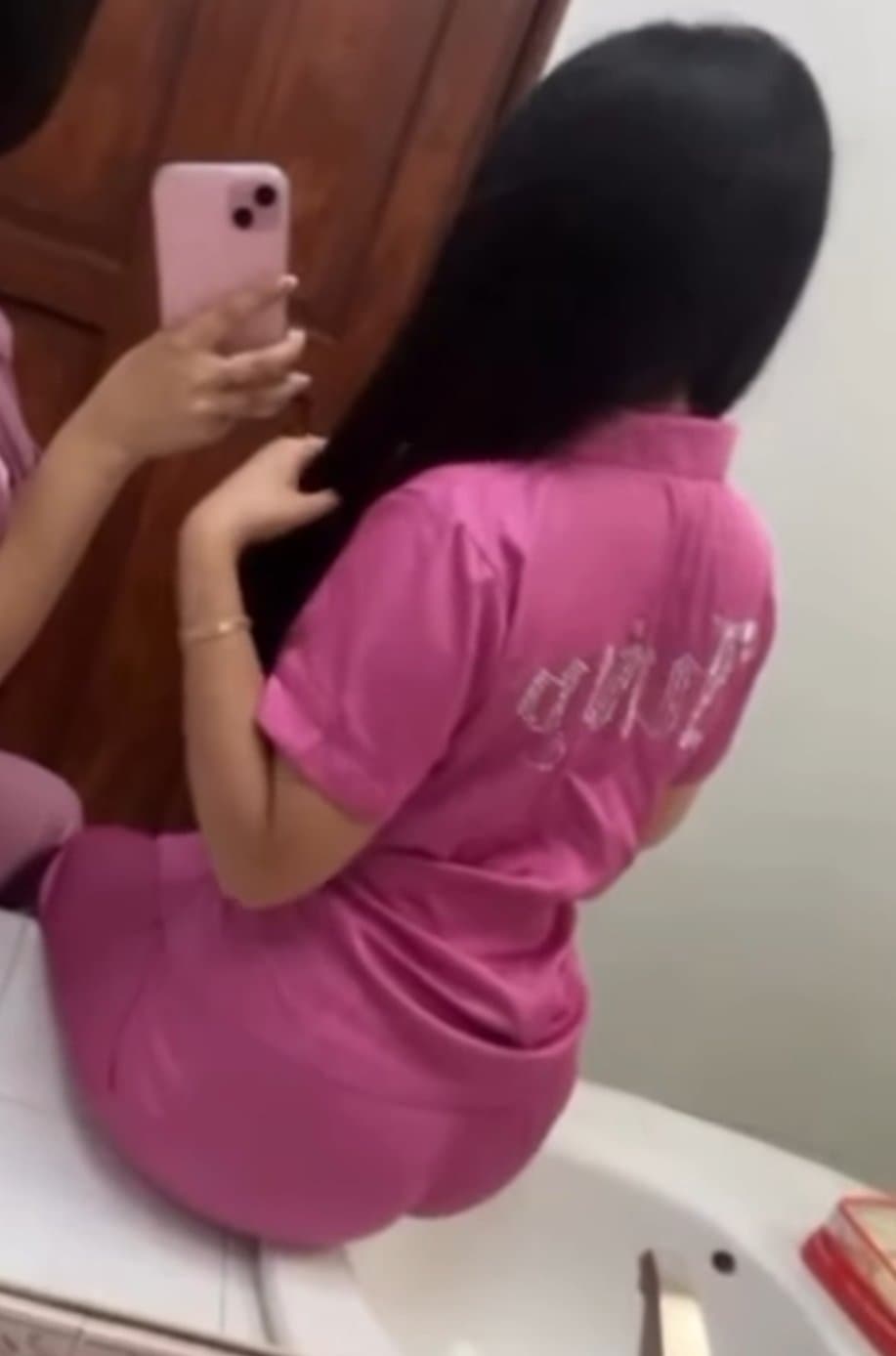 Chaparrita nalgona con algunos fakes