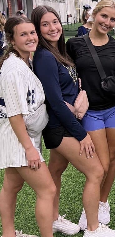 Pawg freshman teen sticks her ass out in every picture?‍?? risking irl teen’s insta. Dm if caught