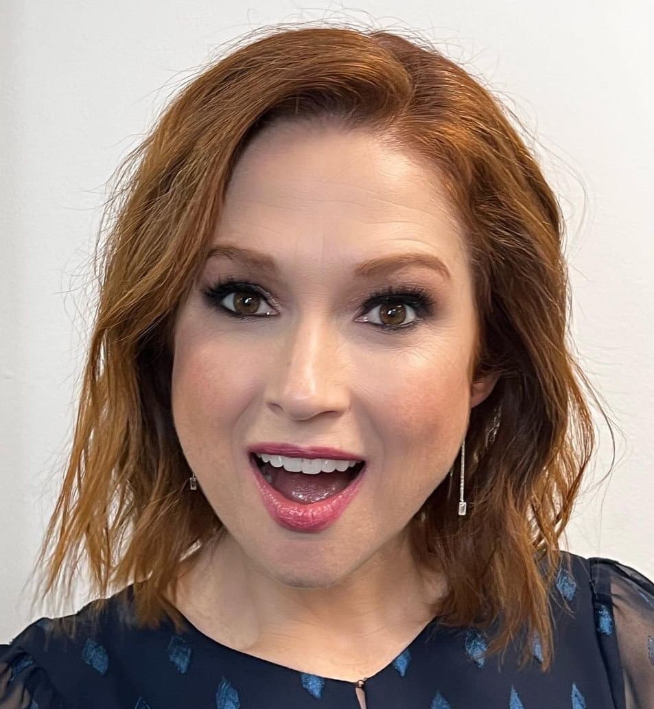 Everyone loves the slutty red headed secretary from The Office Ellie Kemper has a sexy petite body