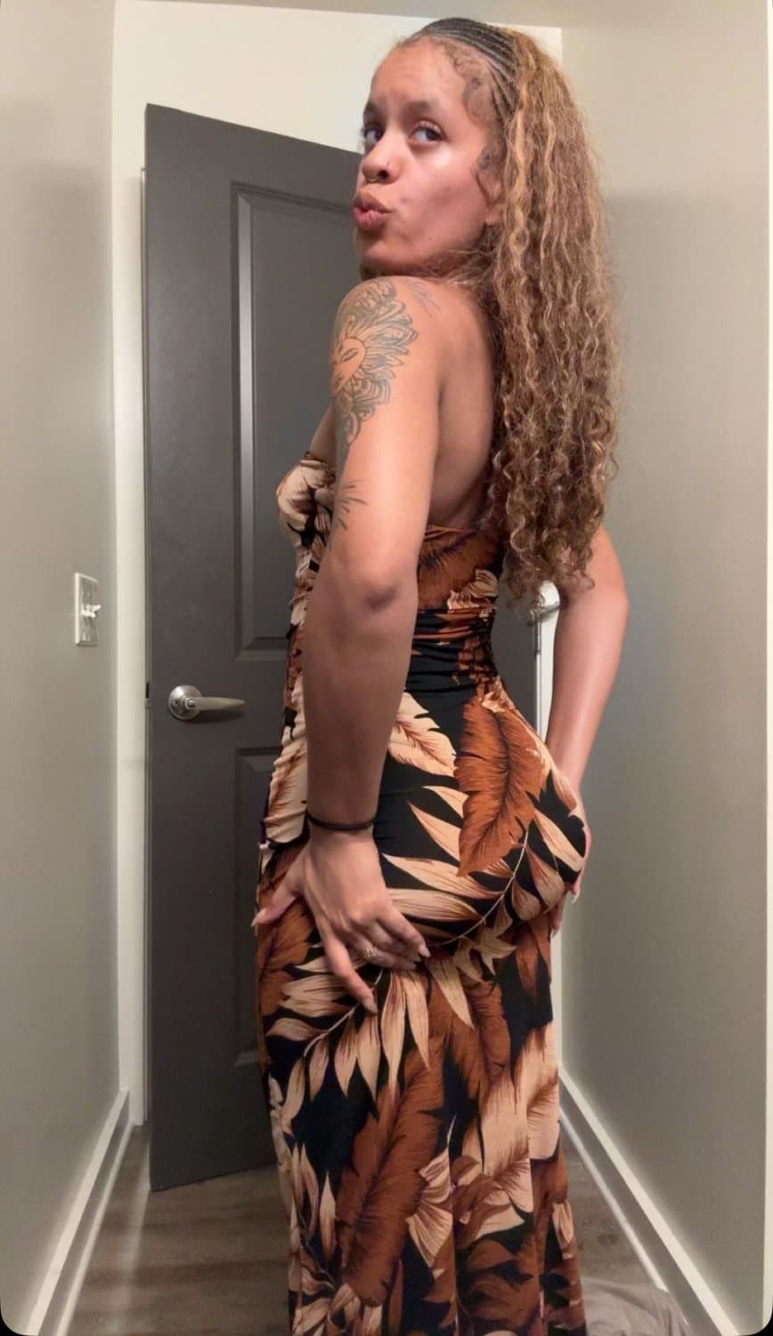 tahti shaking her little bubble booty in tight dress