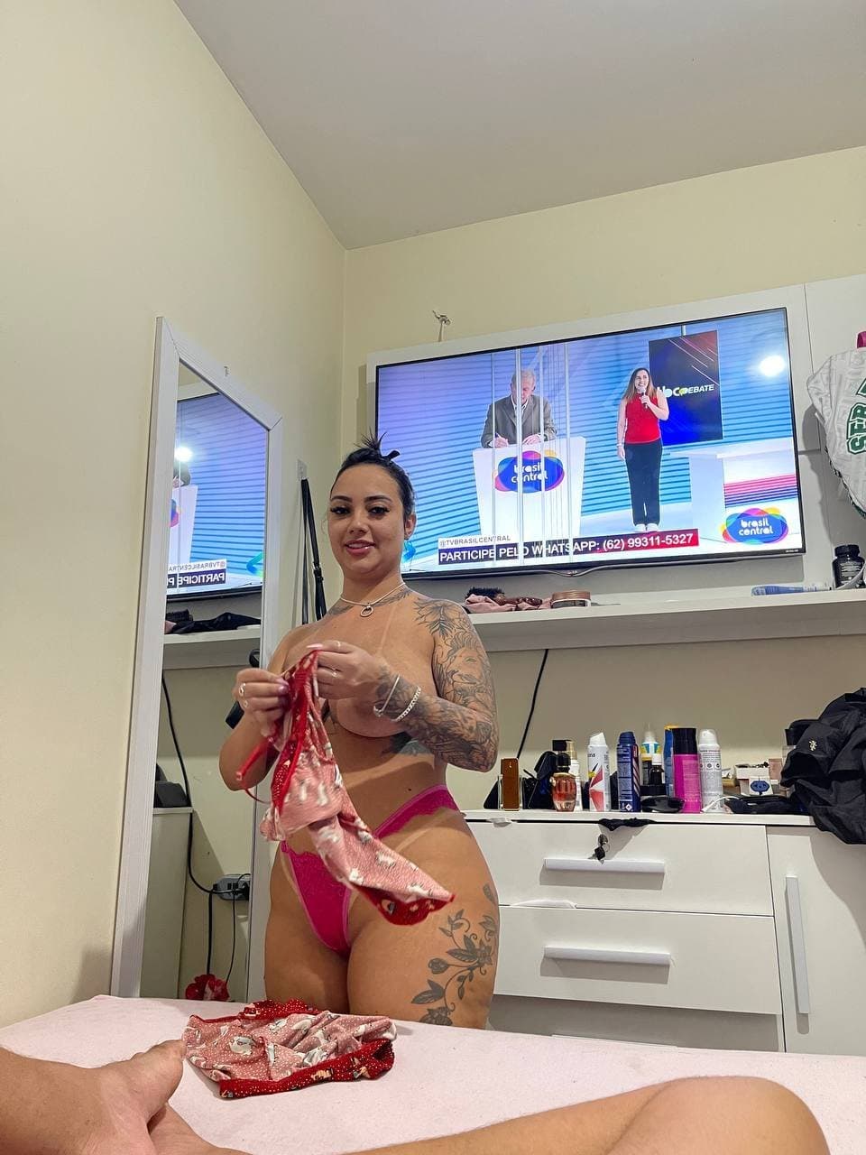 Casal Torcedores Vazou Esposa Tatuada e Rabuda Milf gostosa delícia caseiro amador vazados