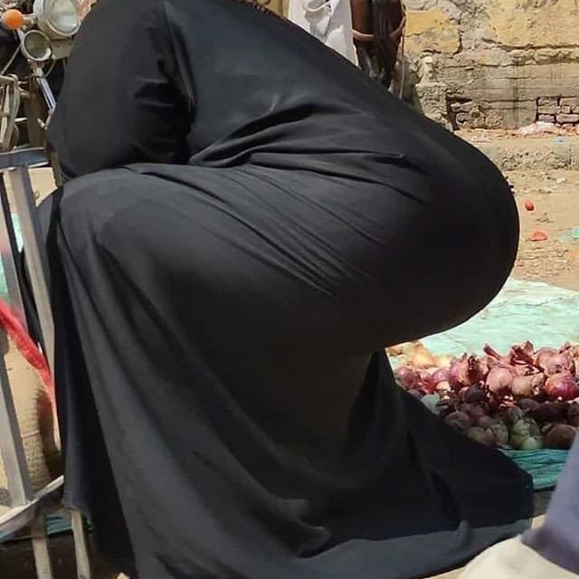 Hijab arabian milf in street ?hidden camera