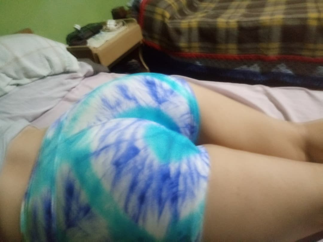 Culo con el shorts azul ?