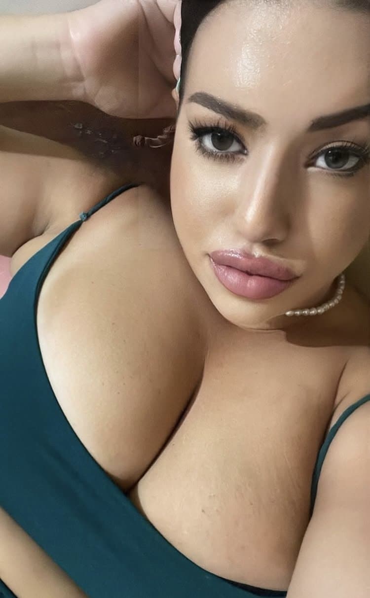 Chubby sexy girl from Cyprus she want some tribs
