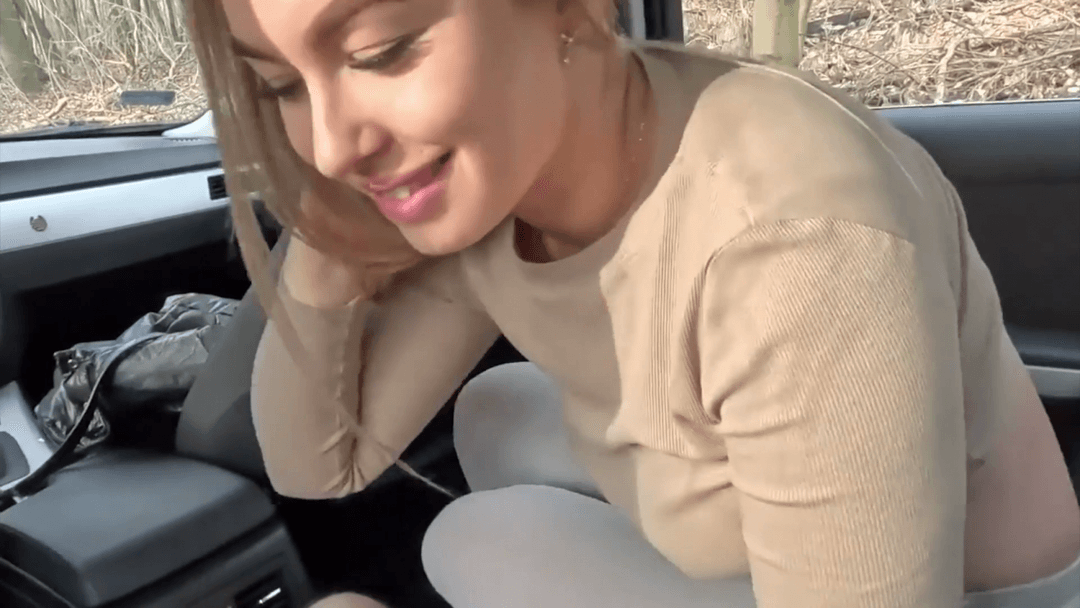 Lucky Cab Driver Gets Sexy Blonde