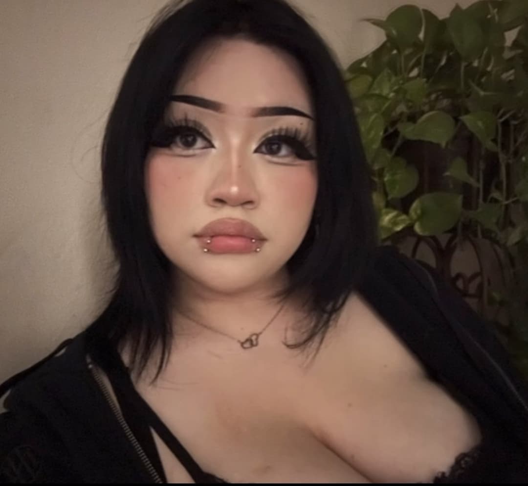 Casey, 18 | Big tits whore back again to show off her slutty holes for your enjoyment