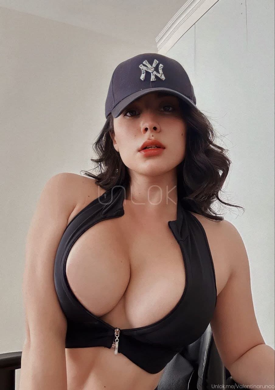 Click to view full size Valentina runco perra culona de grandes tetas
