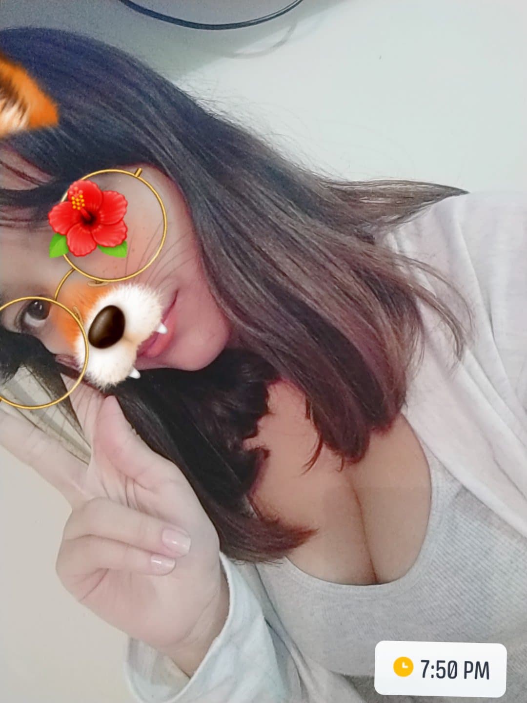 Blanquita hermosa con tetas jugozas???