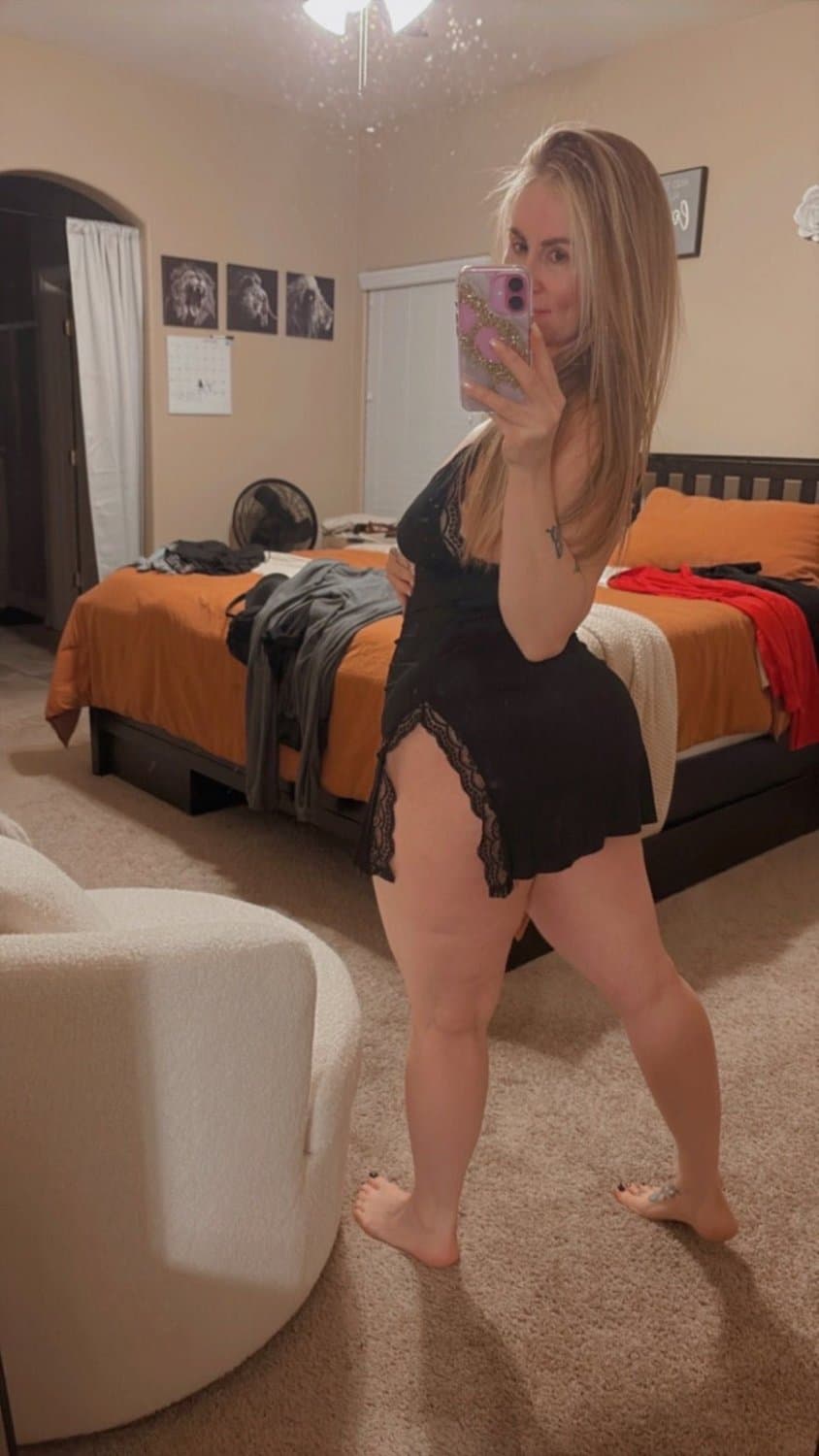 Candace 48 big ass blonde MILF