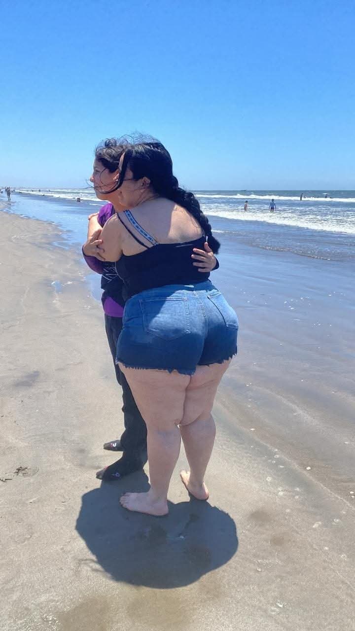 PEAR SHAPE THICK CURVY LATINA SSBBW BIG BOOTY ASS