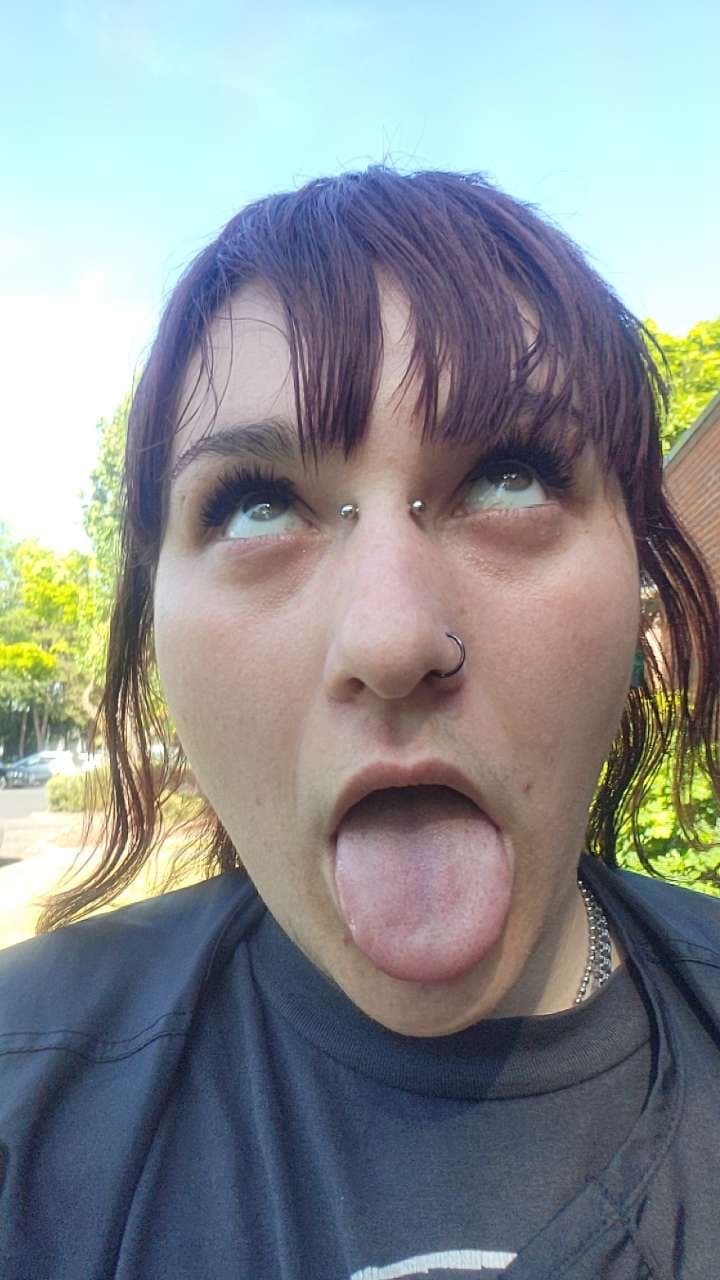 stupid bitch parker.. Msg for premium content