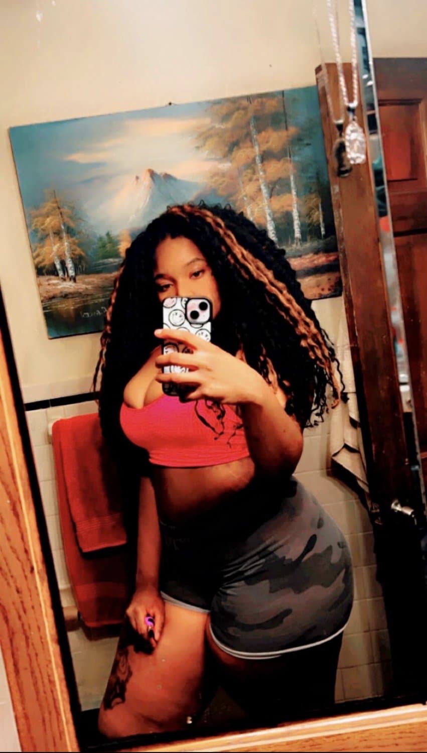 Crazy thick ebony IRL loves showing her crazy curves for horny perverts, goon to this bitch