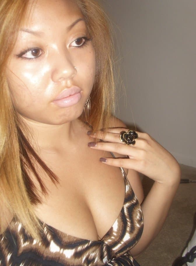 Asian slut Sue got some cakes!