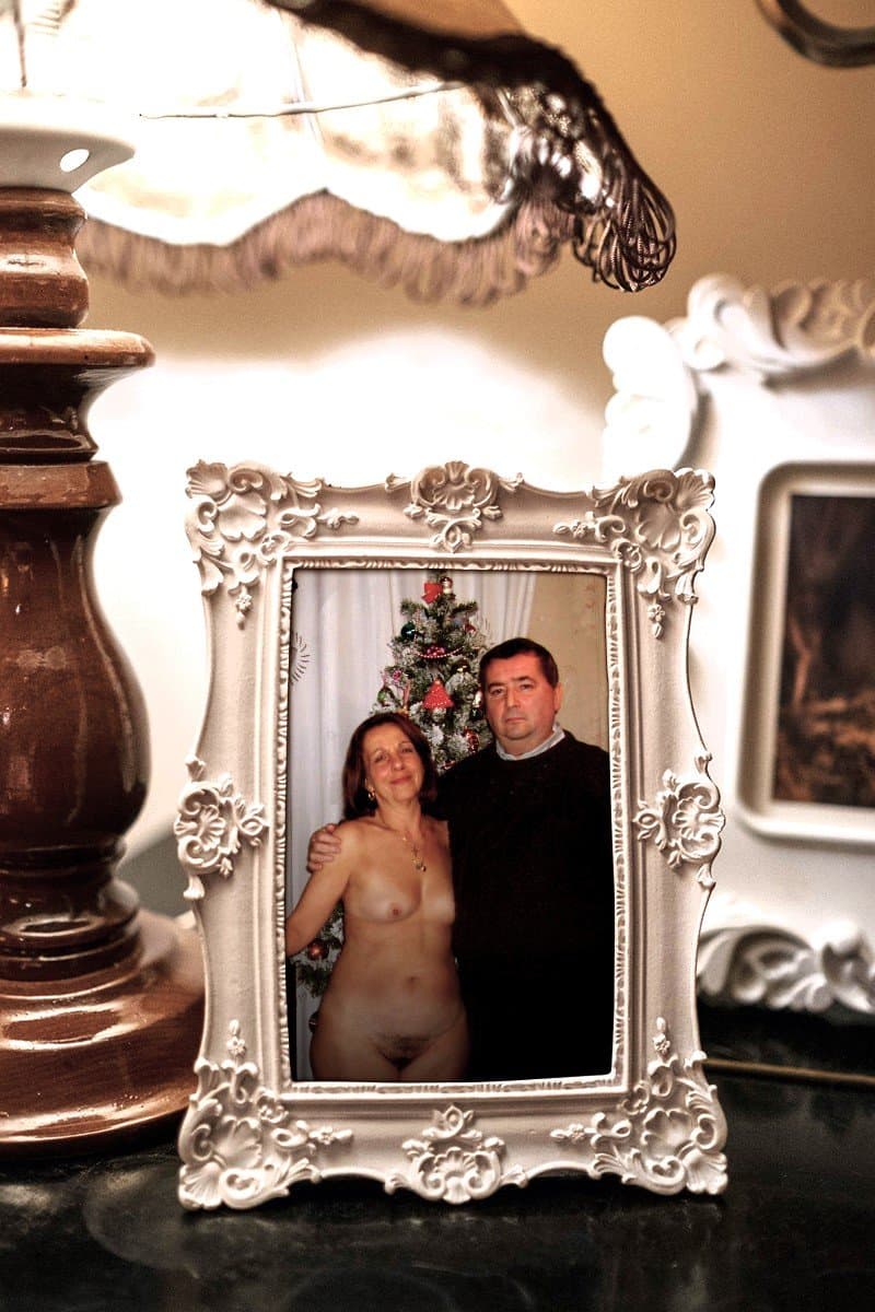 A  LEI PIACE STARE NUDA E FARSI FOTOGRAFARE