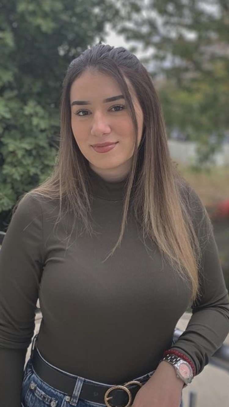 Marinela la grosse pute à gros seins