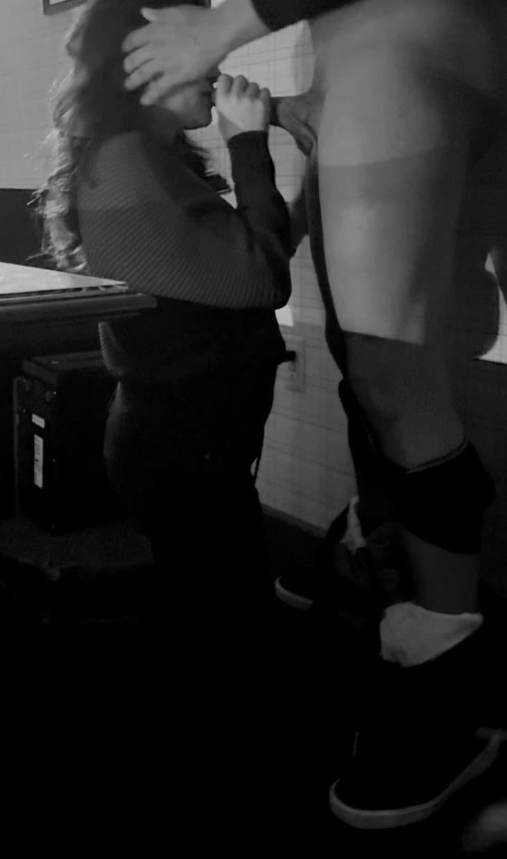 Married secretary cheats with bbc boss in office