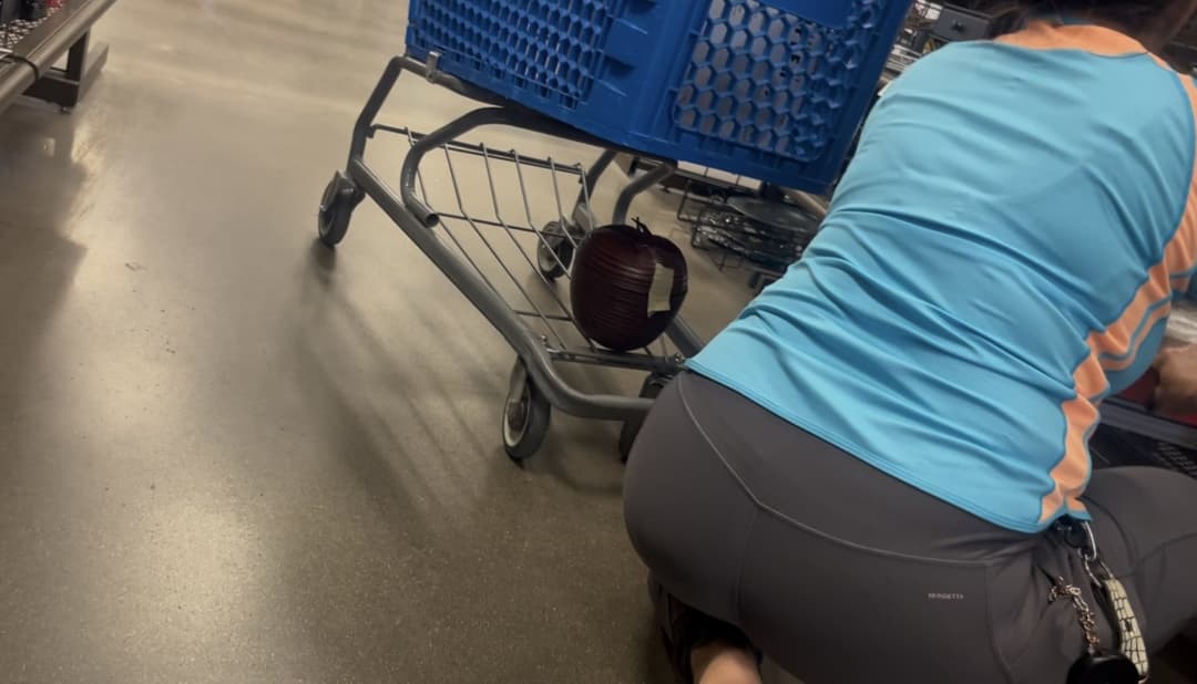MILF shopping knew I was creeping. Started bending over for me to capture.