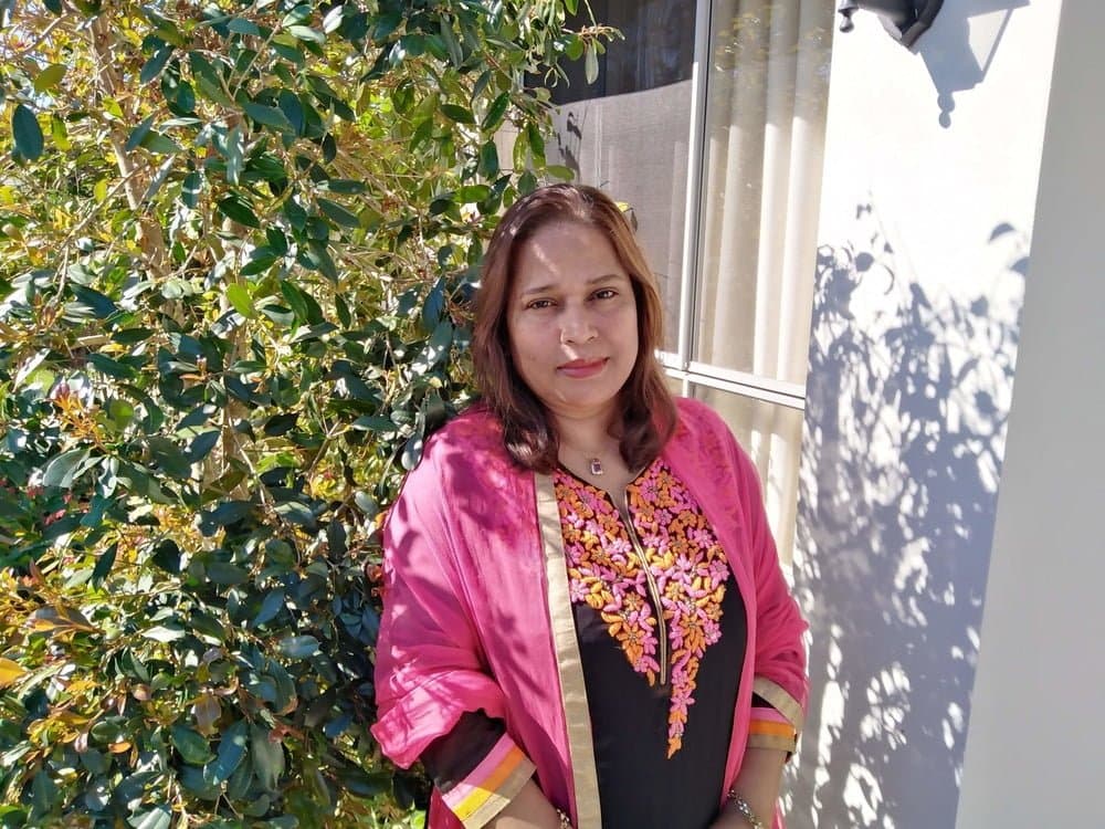 Voluptuous bhabhi from Dhaka, Bangladesh. No one could resist to pound this bhabhi????