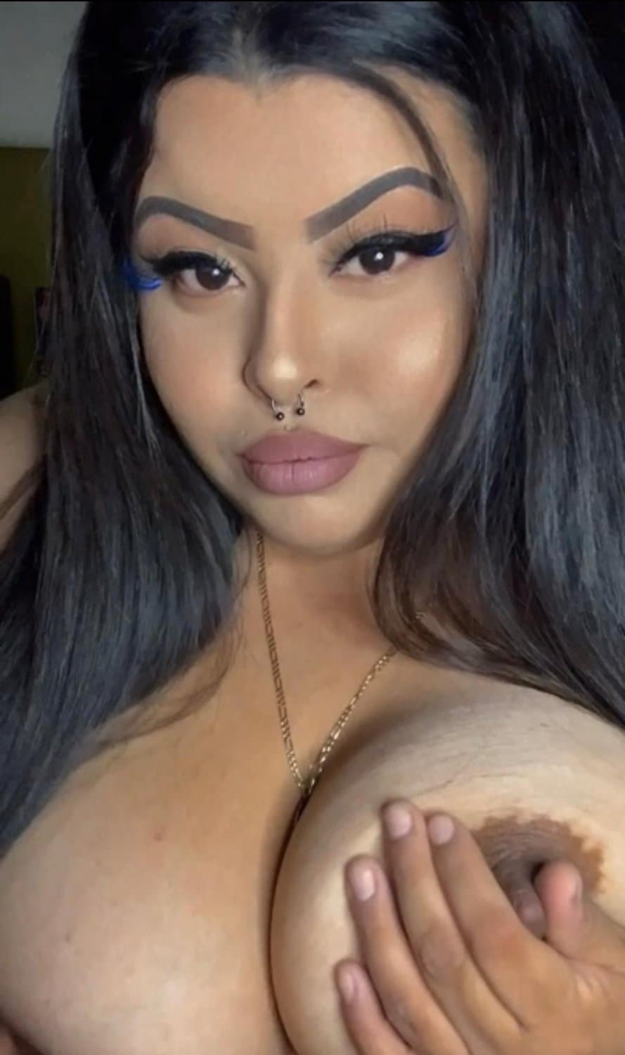 Latina bbw Angela big tits expose her
