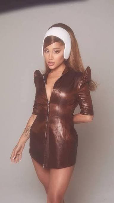 Looking for a bi teen bud to goon over hot celebs on cam. ill pay, msg me