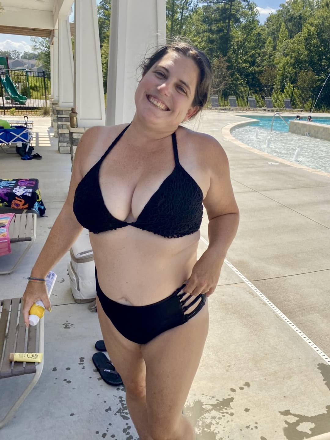 Big Breasted Michelle Shows Off Tits & Ass