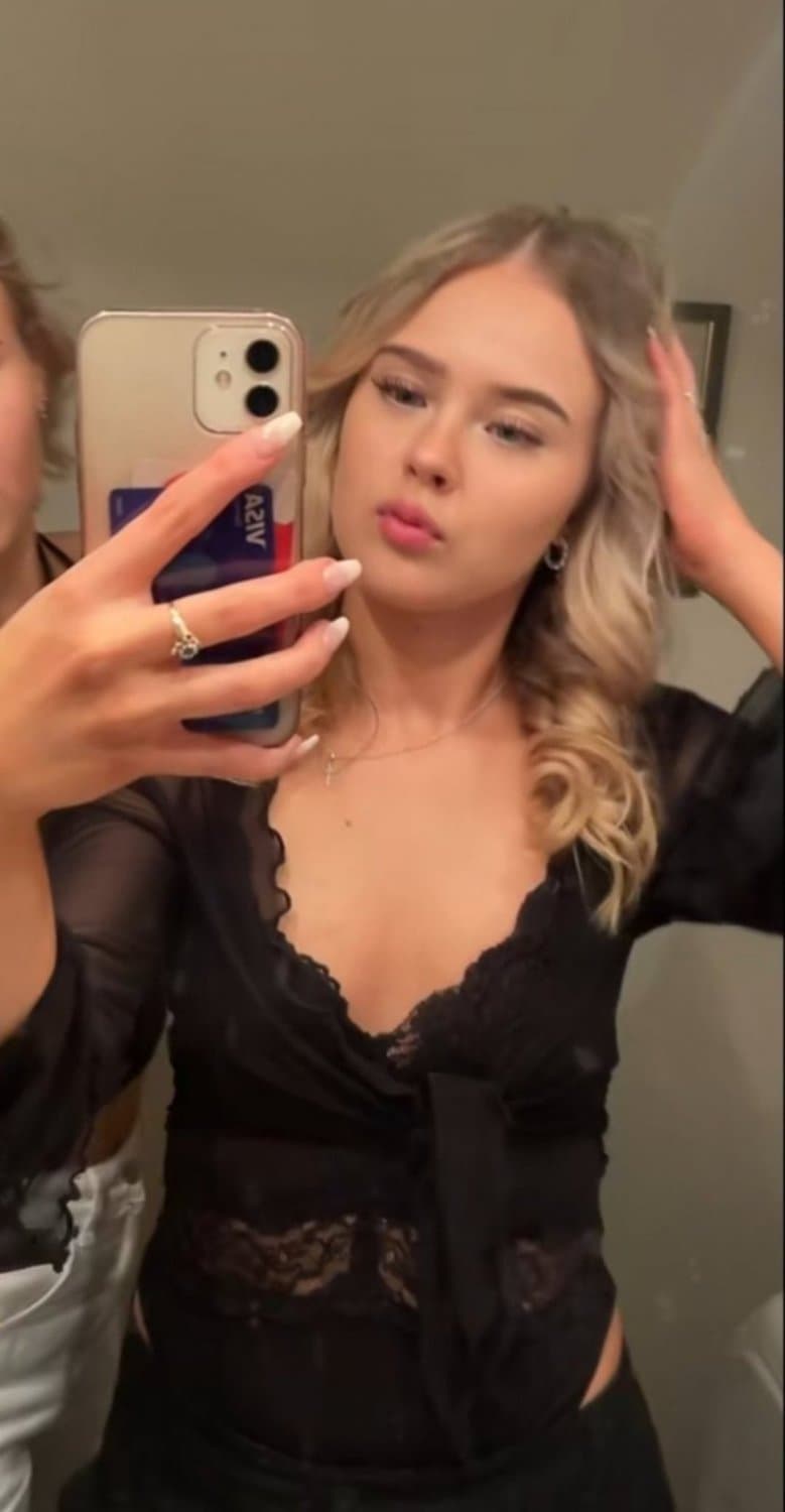 I found this one dude little sister go make him cry and scare on kik: honkka7