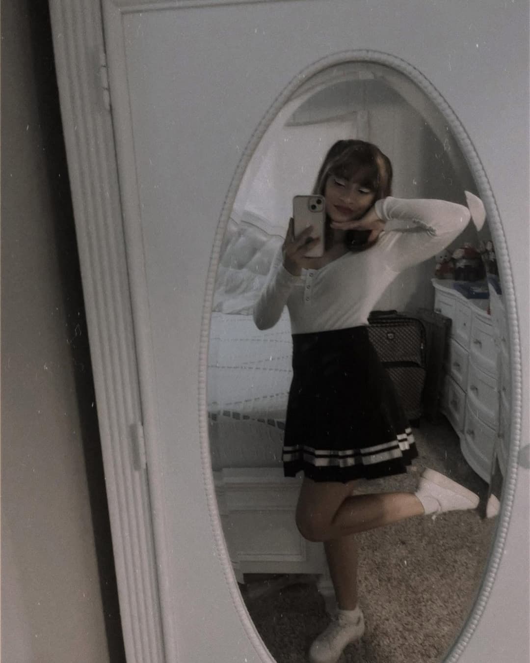 Sexy petite hs teen Dulce Elimar Alecio is sexy and has perfect feet and white toes