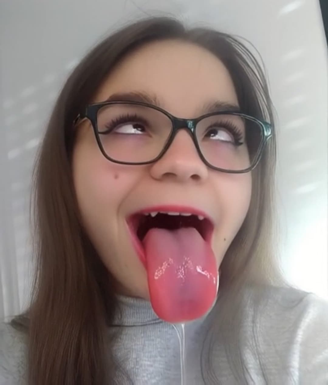 Click to view full size Lyzon Buro grosse putain à baiser de force