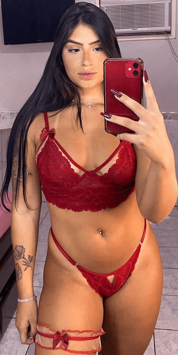 Click to view full size A delicia da G@b10II. Ela parou com essas roupas chamativas e divulgações de lojas de lingeries.