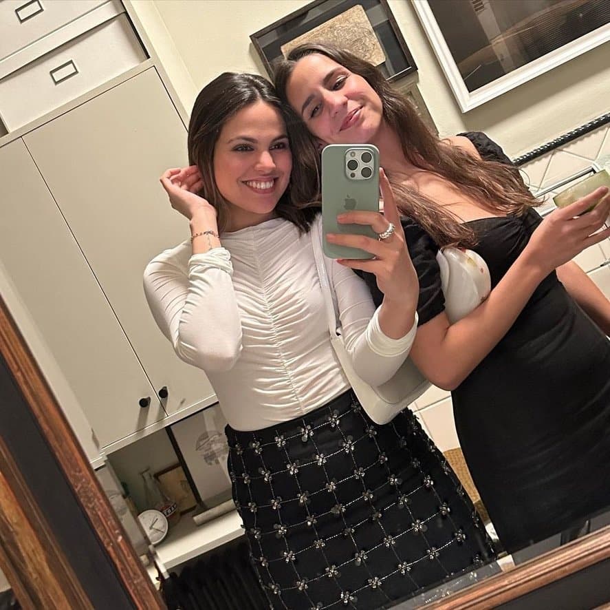 Who should get abused worst? (Green dress or black dress)