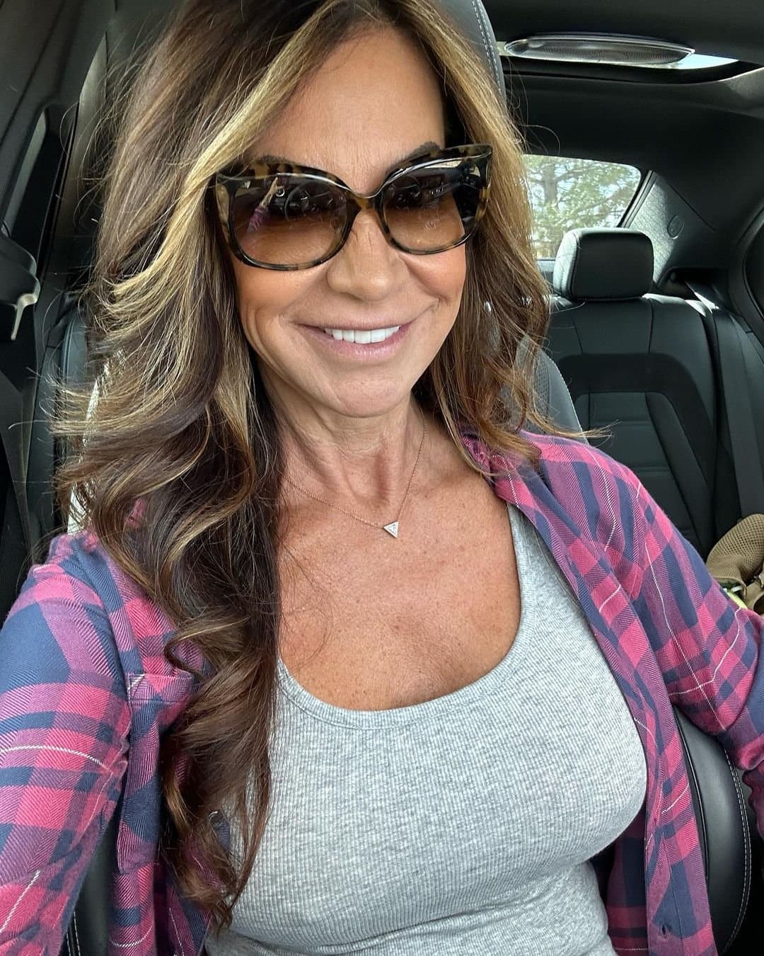 GIlf with big tits