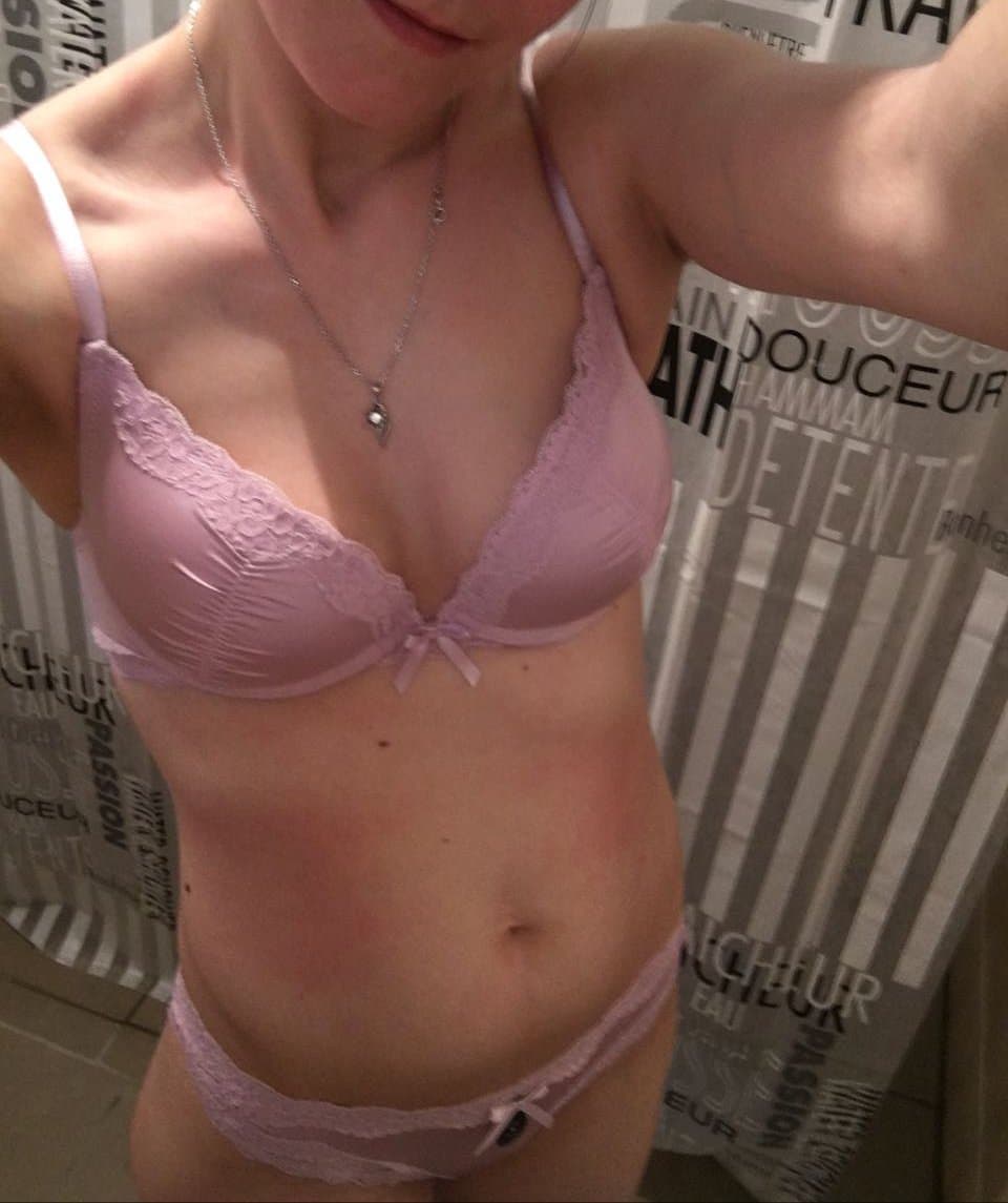 Wer will sie outen und online stellen gebe alles Preis und schaue zu